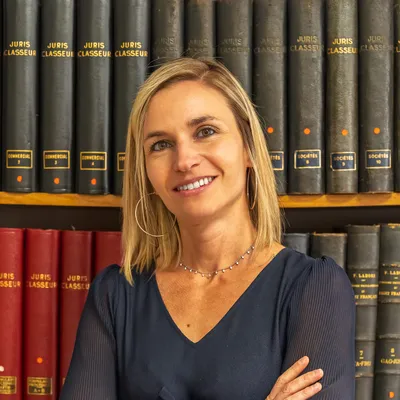 Portrait de Julie Perez, assistante juridique