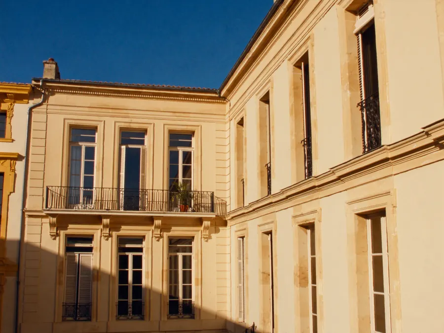 Immeuble ancien à Béziers, illustration du pôle droit immobilier et copropriété